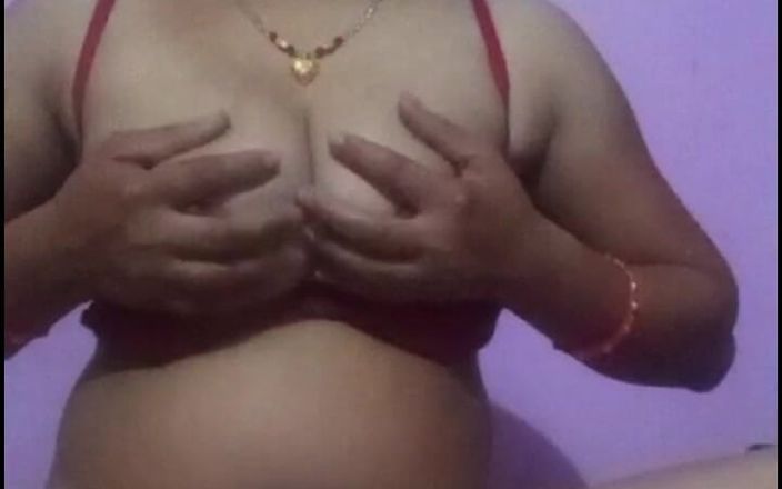 Sexy gunjan: भारतीय सौतेली बहन अपने विशाल सेक्सी स्तन और हस्तमैथुन में लाल रंग की ब्रा पहने हुए है