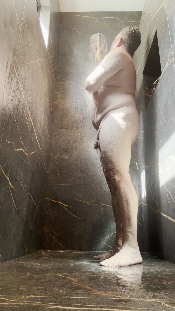 GottaLuvBB: Дивись, як я прийми душ і голюся