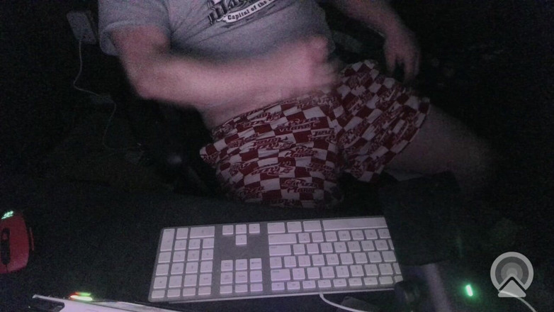 Respawn Daddy: Masturbasi malam hari menggoda di komputerku dengan webcam dan waktunya...