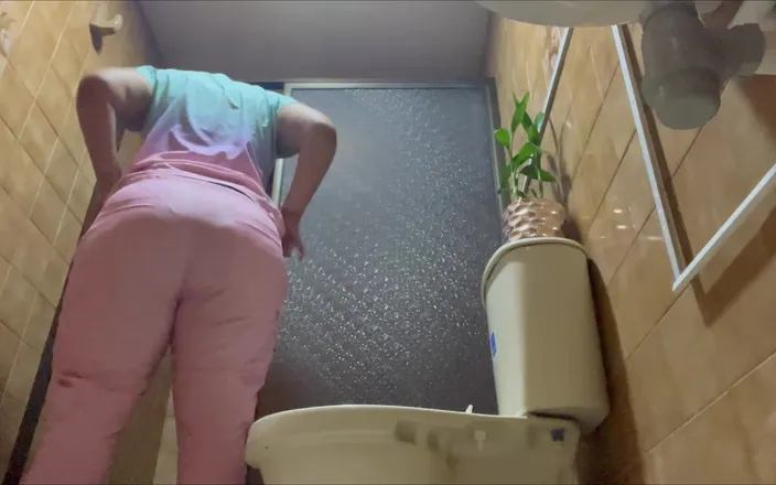 Katrina4deluxe: Recording Nurses in Clinic Bathrooms