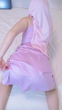 สาวฮิญาบมาเลเซียเดรสสีม่วงอวดตูดใหญ่ของเธอ