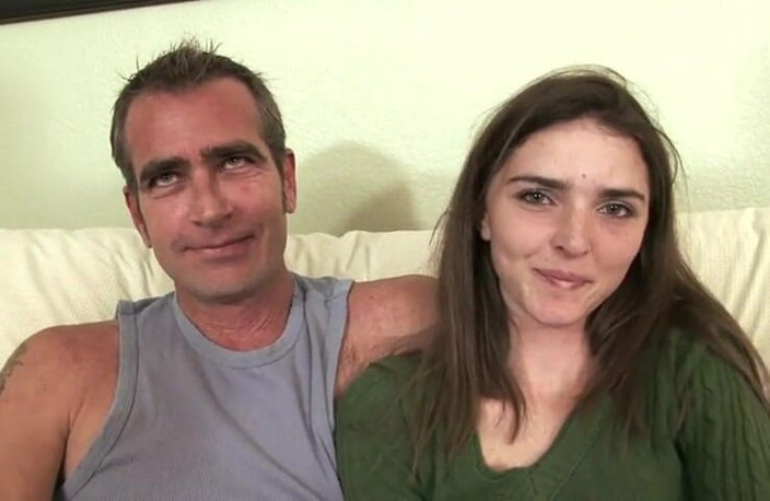 Dirty Stepdaughter: Petite morena fodida em sua buceta apertada