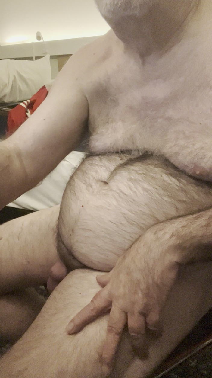 Coach Karl dude lodge: Den po Silvestru Stroking a chatování Pt a