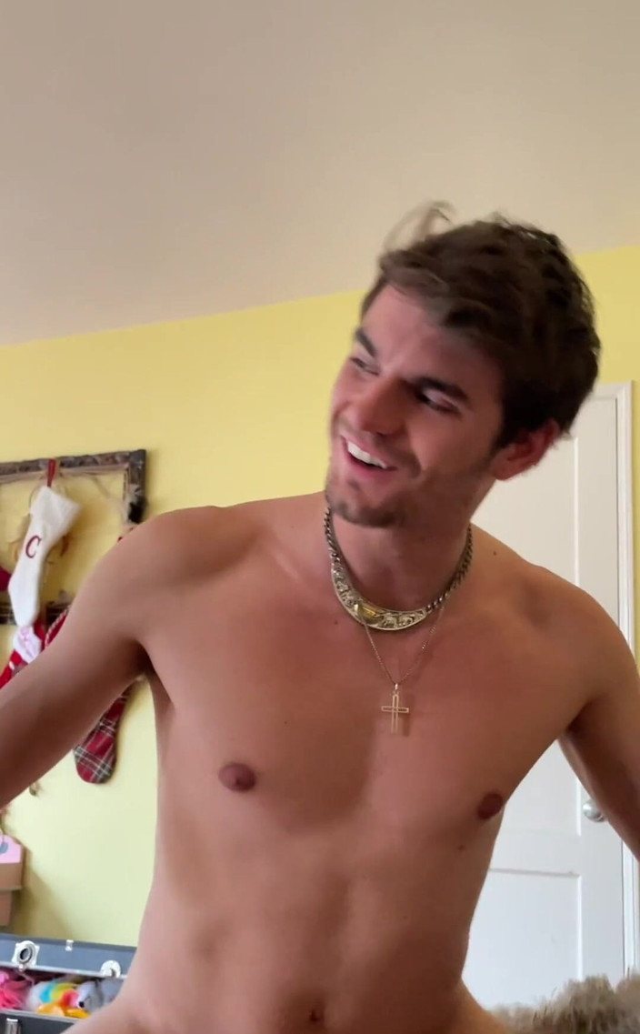 VibeWithMommy: Oglądanie tej stadniny ćwiczy mnie tak cholernie napalone jebanie, że złapał mnie...