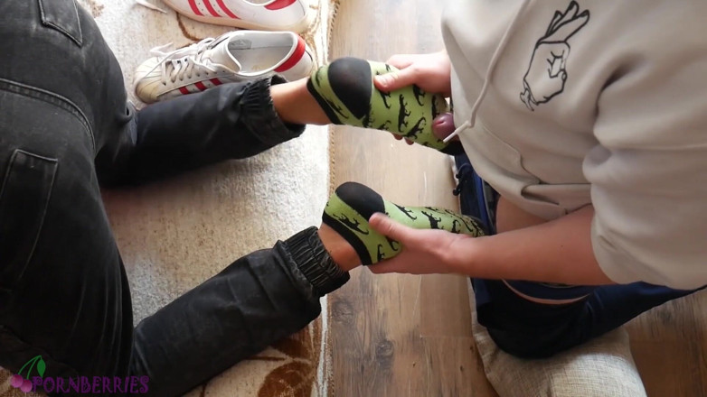 Ethan Alex: Tenisky a zpocené ponožky footjob, sperma na chodidlech