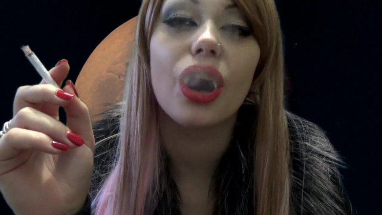 Goddess Misha Goldy: Sexy böser vampir raucht und redet mit dir!