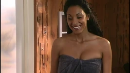 Dee och Holly i lesbisk interracial med oralsex