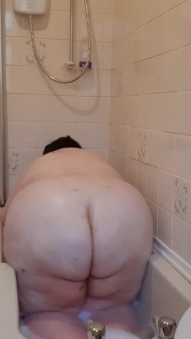 Ssbbw bath time fun and belly jiggle (SSBBW Lady Brads)