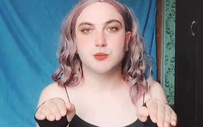 Kitty_Cross: White Twink Crossdresserkitty Alone at Home Making Hot Performance