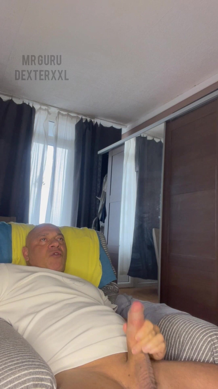 Mr. Guru: Bodybuilder wichst, Herr guru, wichst