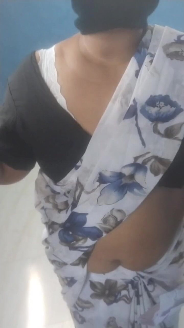 Tamil lesbian: Nauczycielka seksu z chłopcem dla Marka