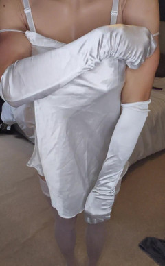 JessicaXD: Lady in white masturbates