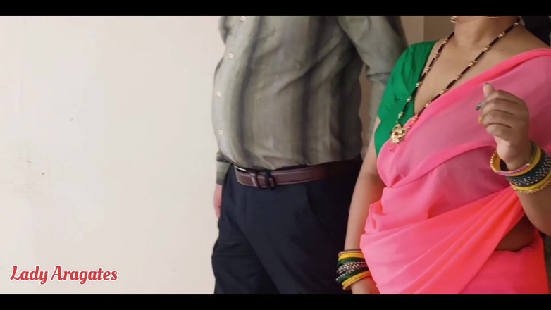 Hotty Jiya Sharmaa: Mladá Desi Bhabhi potěšila pronajímatele šukáním její kundičky a zadku