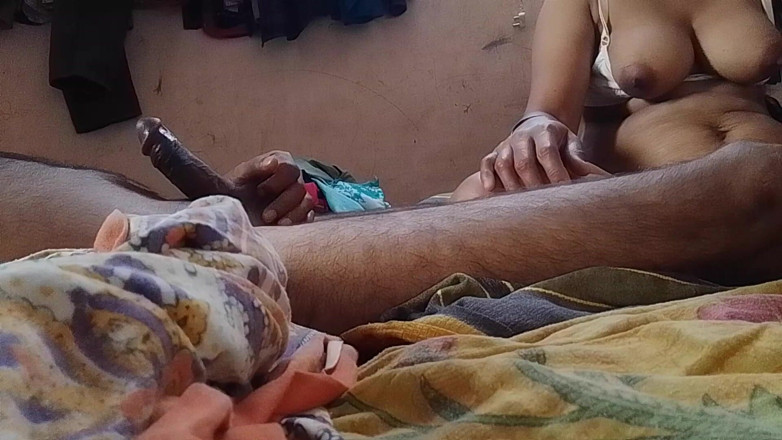 Bijukumar: Шлюховатая медсестра сосет член своего мужа