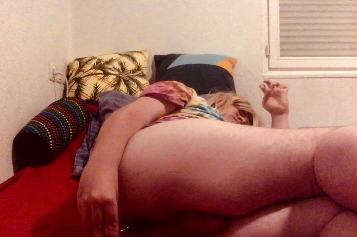 BifloXXX: Bifloxxx travesti götünü sikiyor