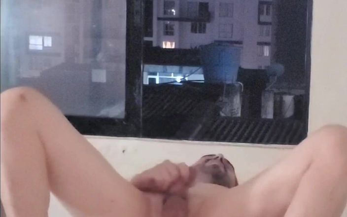 SlutClosetedFag: Jebanie mojej dziury w oknie