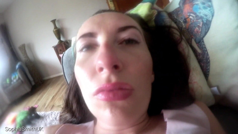 SophiaSmithUK: Teaser in bocca e lingua