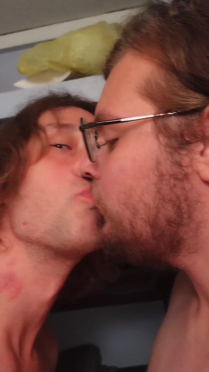 LilTaste: Coppia t4t; Fallo lassù; Fanclub fetish del mese con spazzolino...