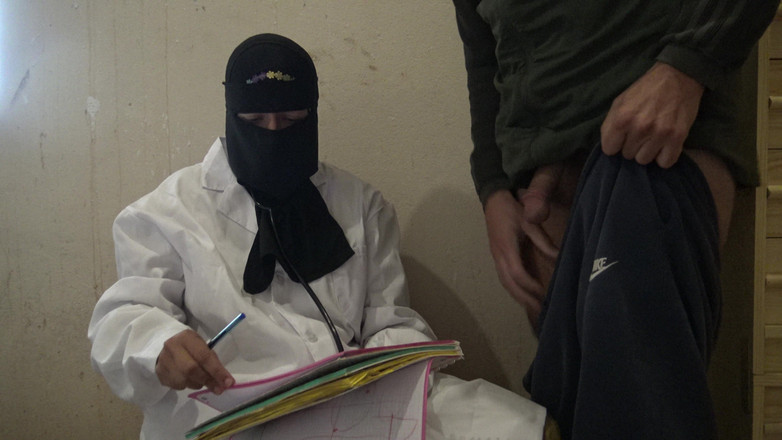 Souzan Halabi: Nữ bác sĩ Hồi giáo nghịch ngợm sục cu cho...