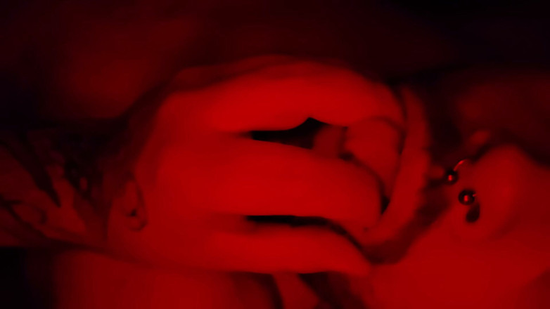 PoppaPig: Red Light Make Out