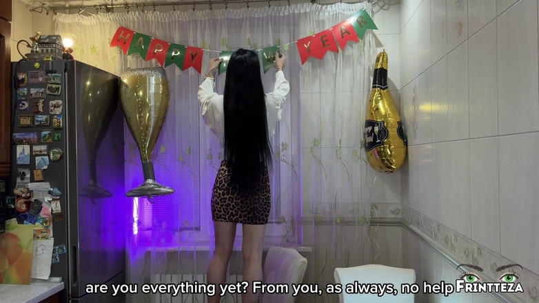 Frintteza: Milfka s velkým zadkem ho dává nevlastnímu synovi v kuchyni....