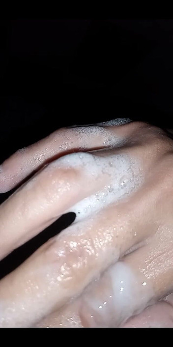 Cute boy jerks off: Karım bana odasında bir video gönderiyor ve ben de benimkini...