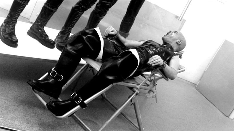 GerMen: Mrdková otrokyně je naštvaná 3 gumovými muži