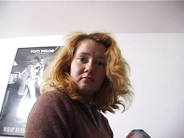 POV Orgasms: Chica rubia peluda chupa la polla del tipo en el...