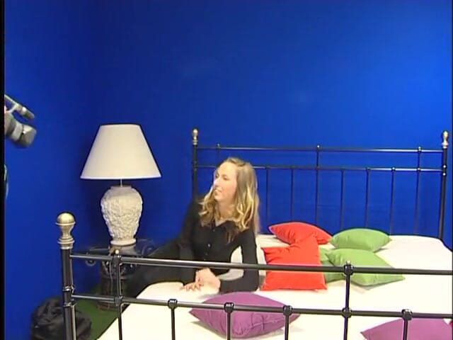 Dirty Teeny: Seksowna blondynka nastolatka ssie kutasa starszego faceta na castingu