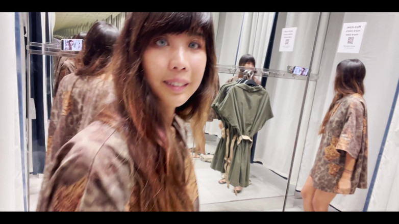 DaringKiara: 今日は誕生日なので、プレゼントに新しいドレスを買おうと思いました