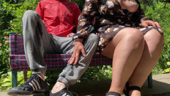 OurFetishLife: Nádherná milf puma s přírodními prsy mi dala zlatou sprchu...