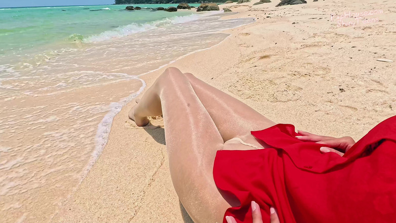 Shiny teens: 906 海滩上闪闪发光的连裤袜