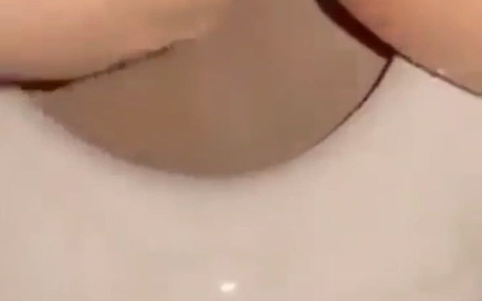 Jilbab69: 自然な巨乳のヒジャブが彼女のオマンコに差し込まれる