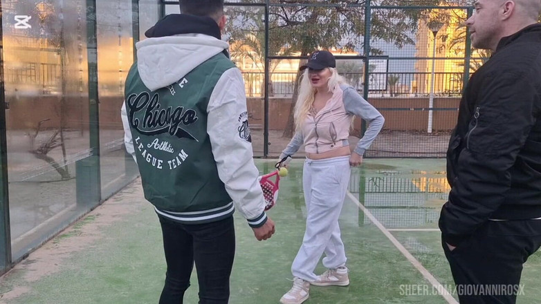 GiovanniXL: मैं और मेरा दोस्त सुनहरे बालों वाली पड़ोसन आकर्षक स्पोर्टी को जोर से चोदते हैं, बहुत कामुक क्योंकि मैं उन्हें पसंद करता हूं