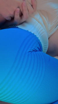 Membiakkan pepek basah dalam seluar yoga ketat sudut pandangan pertama: teman wanita bertetek besar mengambil pancutan mani - Lilykoti