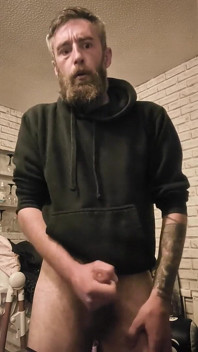 Ich wichste meinen großen harten schwanz und rauche 2 schwänze