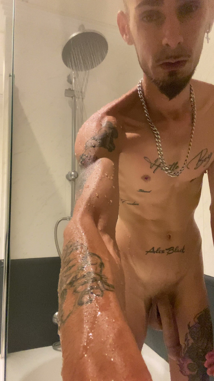 AlexxBlackk: Prysznic i słoma w hotelu