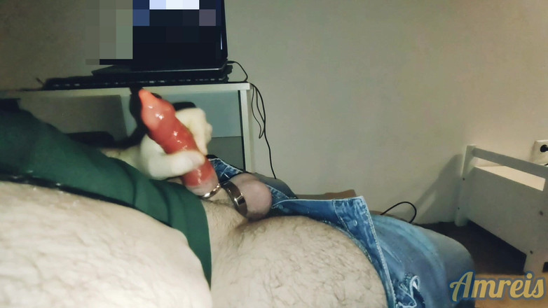 Amreis: Papi Wichst Die Ganze Nacht Zum Porno. Und Füllt Ein...