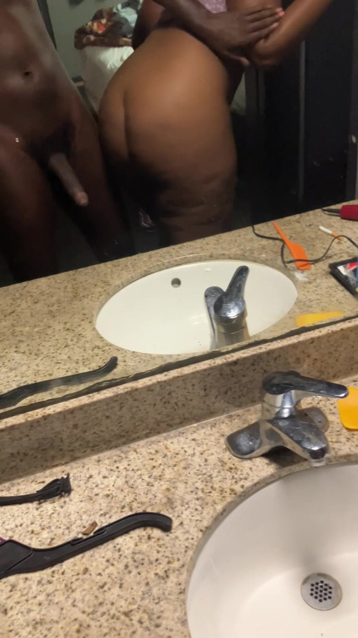 Tae Hendrixx: Nasse schlampige kehle, saftiger hintern ke