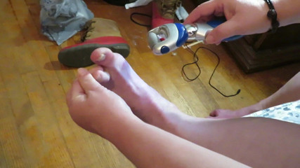 BBW nurse Vicki adventures with friends: Nurse Vicki grinds her toe nails down with her electric...