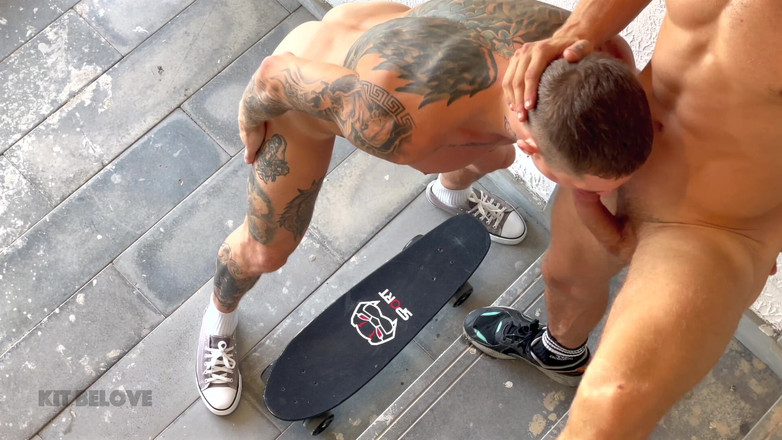 Kit Belove: Jest skateboardzistą na drabinie pożarowej.