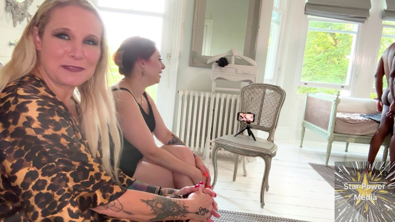 Star Power Media: Achter de schermen: Fluffers Kora Bell &amp; Emma Fox houden de...