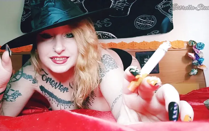 Estrella Steam: Witch smokes while playing with the smoke