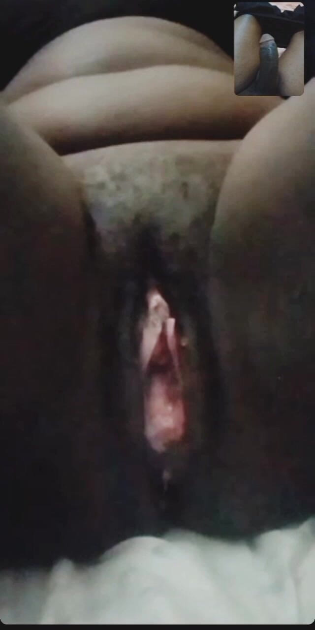 Me and my new slut: Černá stará macecha si užívá masturbaci na videohovoru