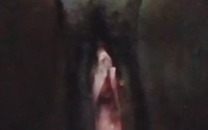 Me and my new slut: 黑人老继母喜欢在视频通话中自慰