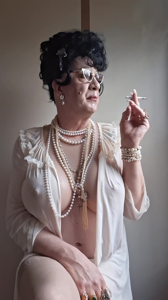 Mshollbrook: Smoking Slut