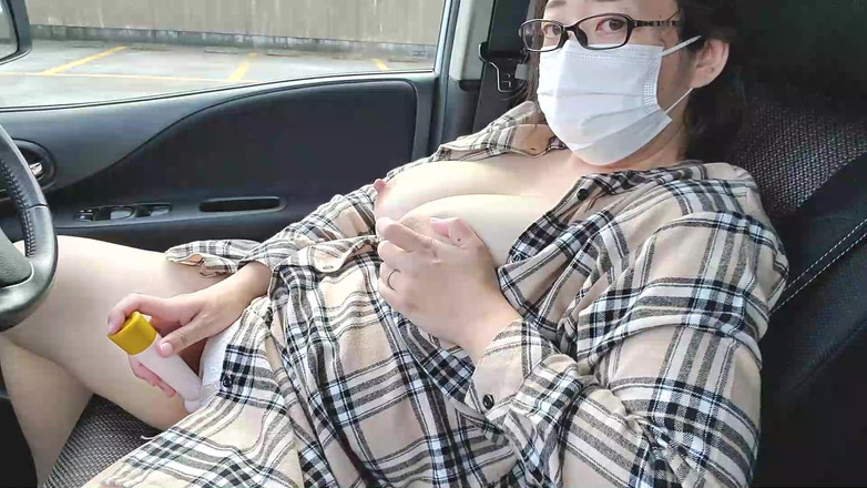 aika: Donna sposata che si masturba in macchina