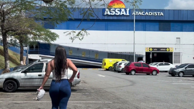 AngelNovinha: Big Ass Stepmom in Leggings Going to the Market and...
