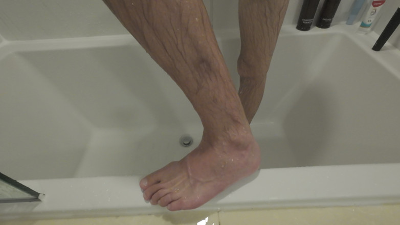 Big dick dadddy: I Need a Foot Slave to Worship My Feet in...