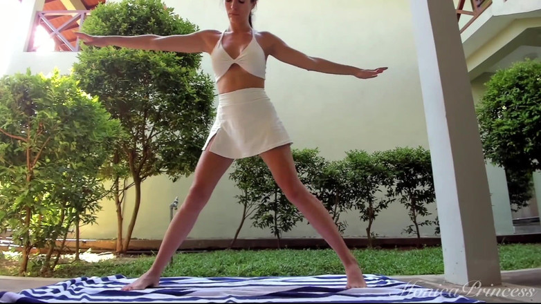 Princess Monica: Şehvetli yoga akışı: denge ve arzu sanatını kucakla